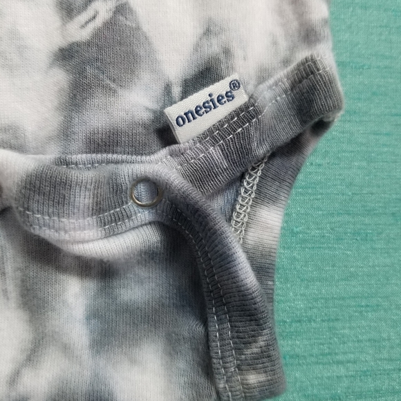 NB Tie-Dyed Gerber Onesies (Hand Dyed) - Picture 7 of 8